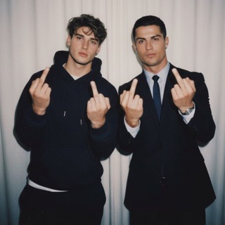 Покажи фак с знаменитостью🖕