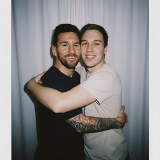 Сделай Селфи с Другом | Поцелуй на фото | Селфи со знаменитостью