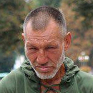 Бомж на фото 🧔‍♀️